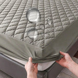Capa impermeável para colchão com elástico em diferentes tamanhos (Cinza/Branco)